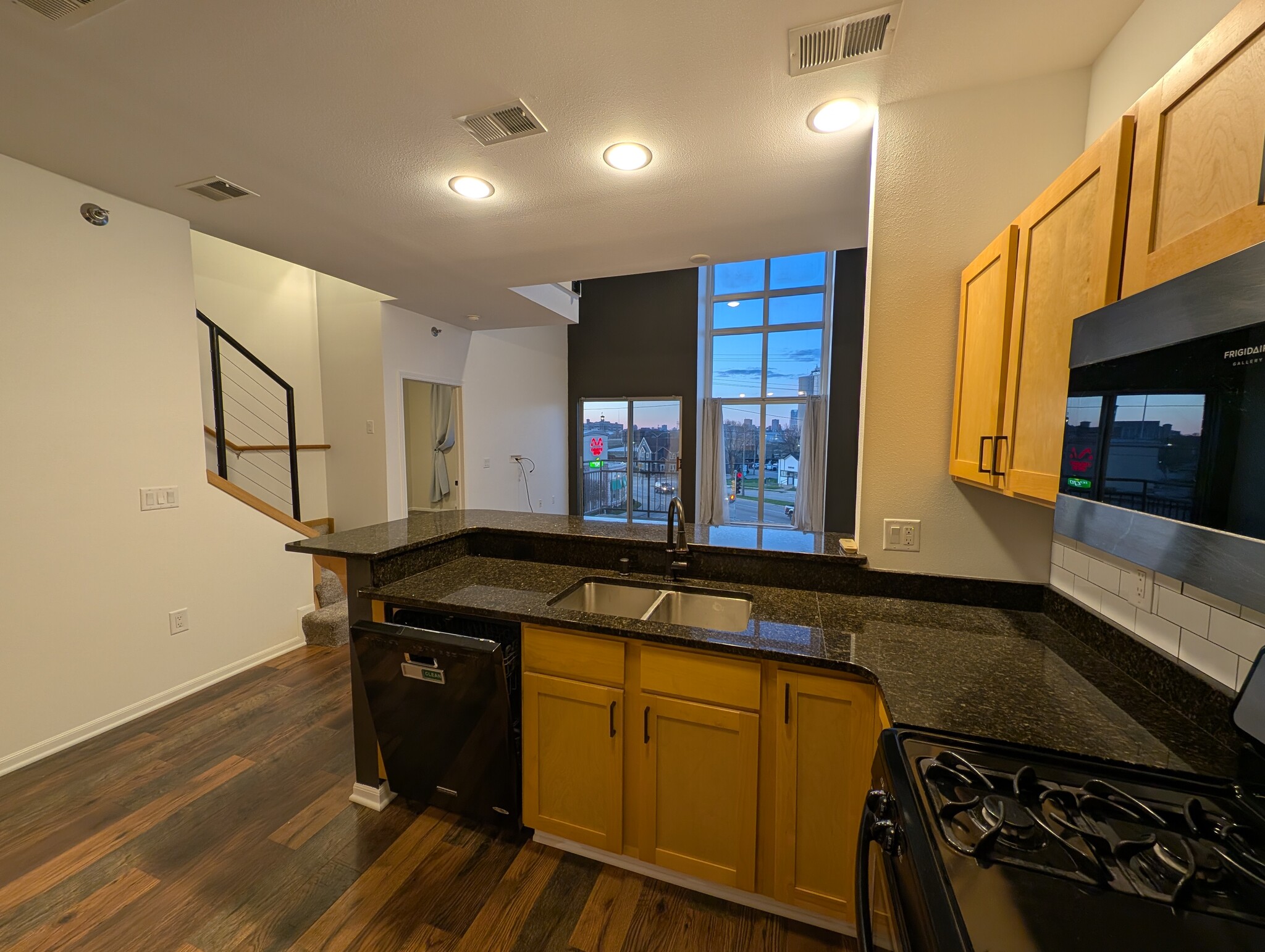 Building Photo - 2121 S Kinnickinnic Ave