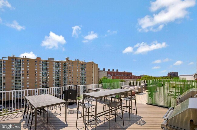 Building Photo - 635 Slaters Ln