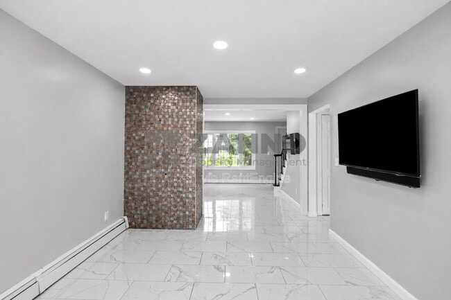 Building Photo - 40 Olney Ave
