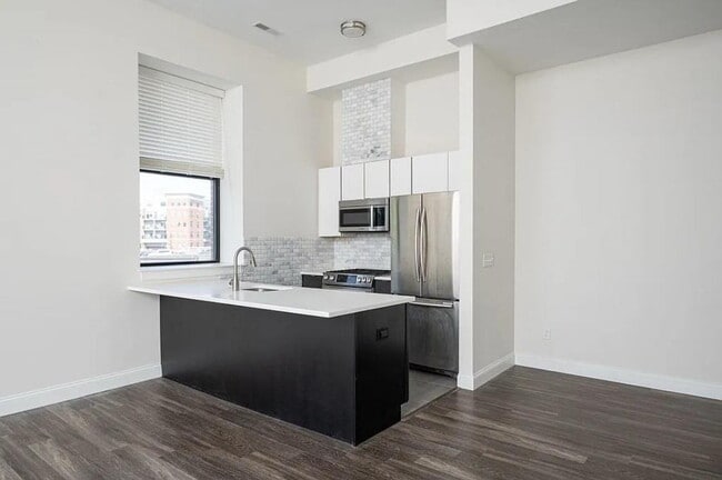 Building Photo - "Charming 1-Bed Retreat with Hardwood Eleg...