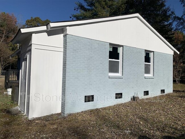 Building Photo - 3000 Rodman St