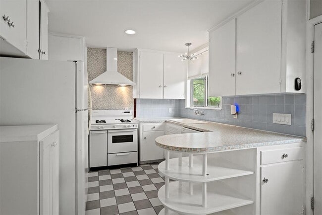 Building Photo - 5212 Berkman Dr