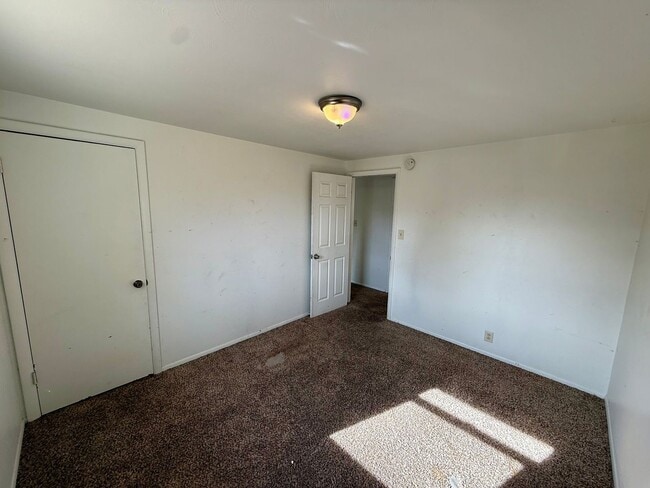 Building Photo - 3 Bedroom, 1 Bath Ranch Home in Northwest Loveland, CO - New Carpet, New Paint, Appliances, Windo...