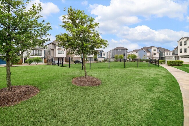 Building Photo - 2013 Kirby Landing Dr