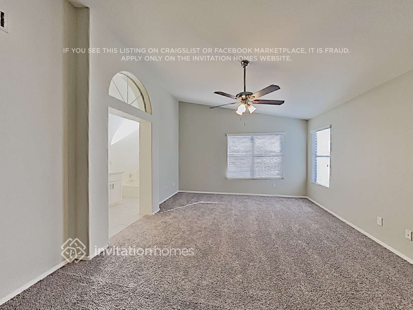 Building Photo - 605 E Devon Dr