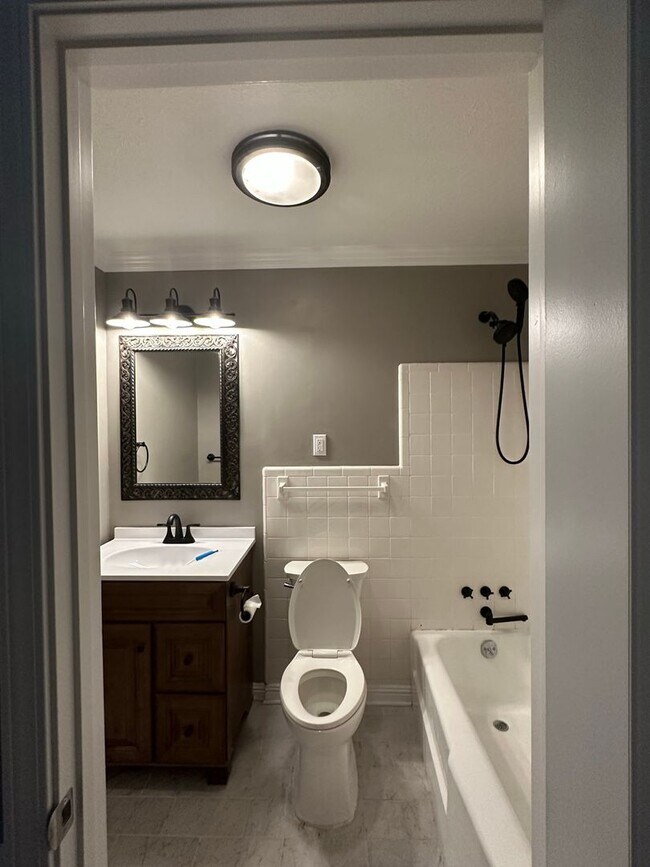 Building Photo - 11 Mountian Brook Rd.