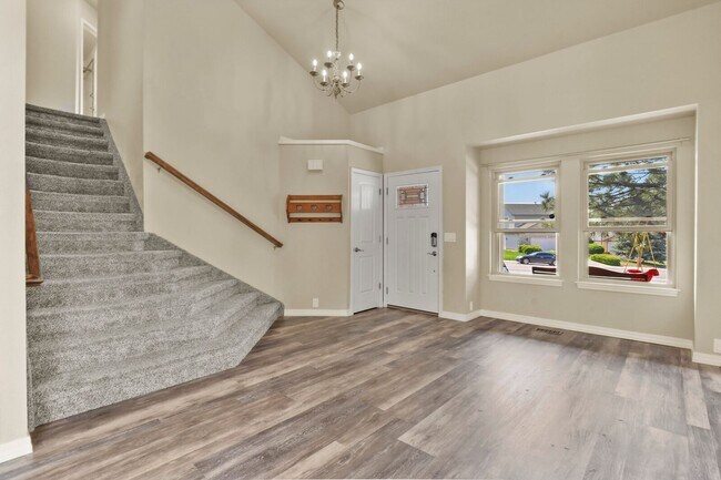 Building Photo - Stunning 5 Bedroom in School District 20