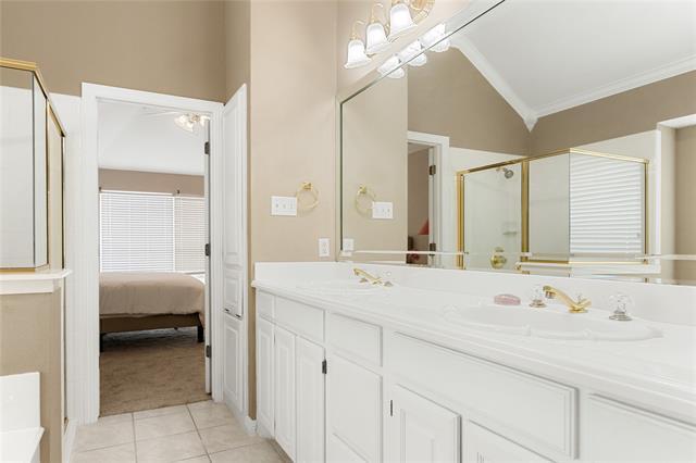 Building Photo - 118 W Greenbriar Ln