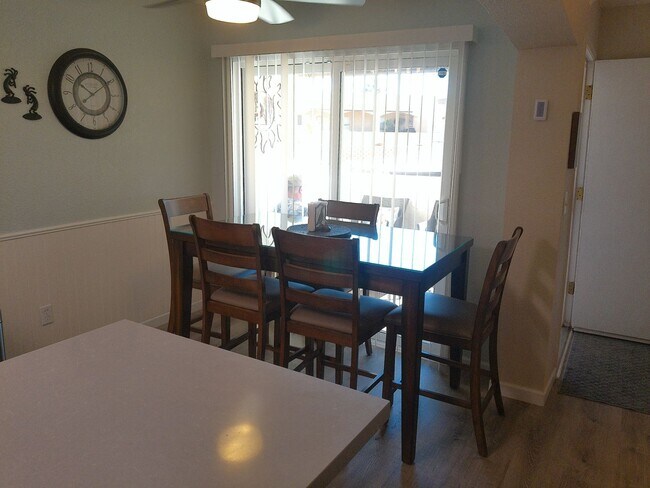 Building Photo - Beautiful updated condo in Los Lagos Upstairs unit.