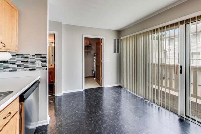 Building Photo - 985 Manchester Cir