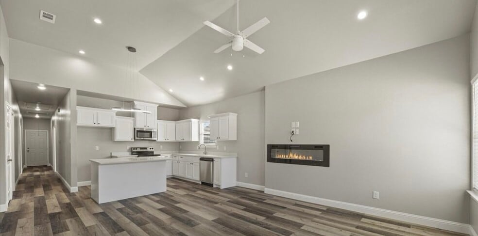 Kitchen - 2211 Wellington St