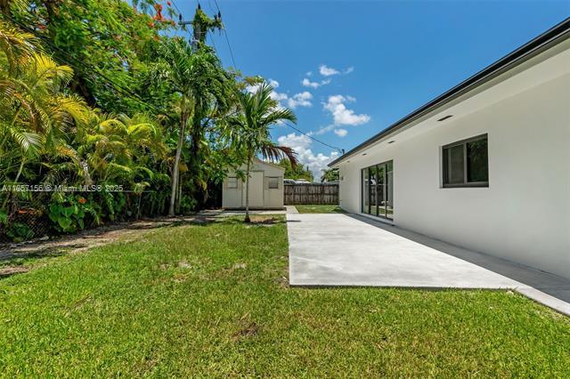 Building Photo - 9360 SW 16th St