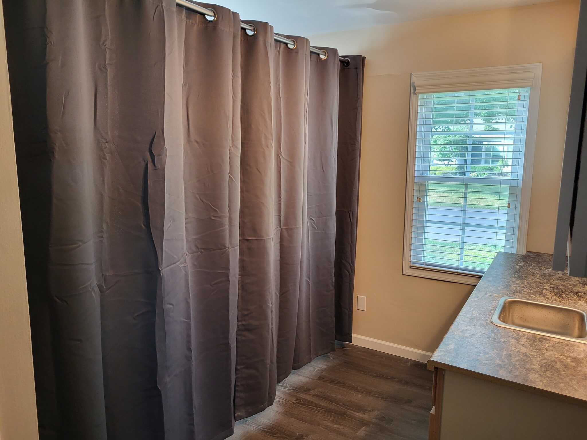 Building Photo - 3804 Samuel Ave