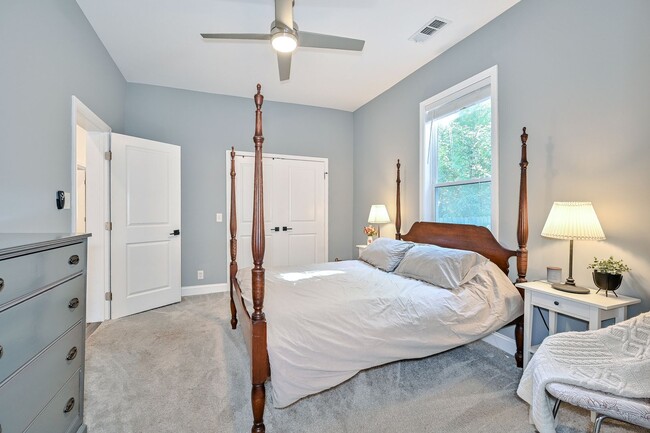 Building Photo - 3 Bedroom 2 Bath Steps near Beltline