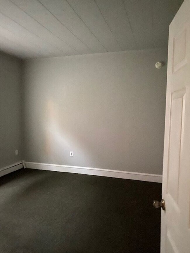 Building Photo - Student Rental next to WCU Campus | 3 Bed Single Family Home w/ Covered Front Porch, Yard & Basem...