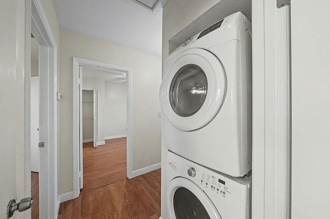 Building Photo - 5789 Woodland Point Dr