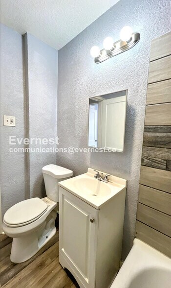 Building Photo - 2215 E Gregory Blvd