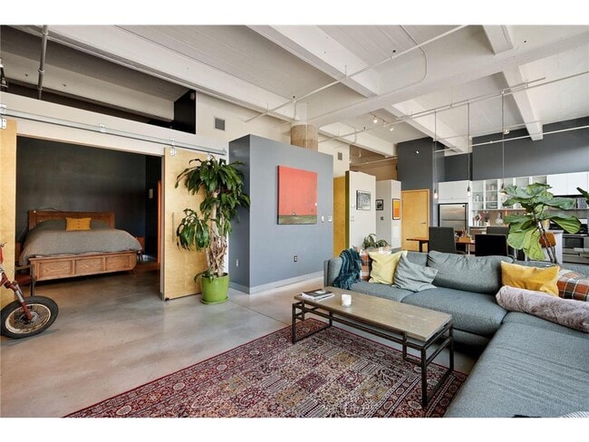 Building Photo - 700 N Washington Ave