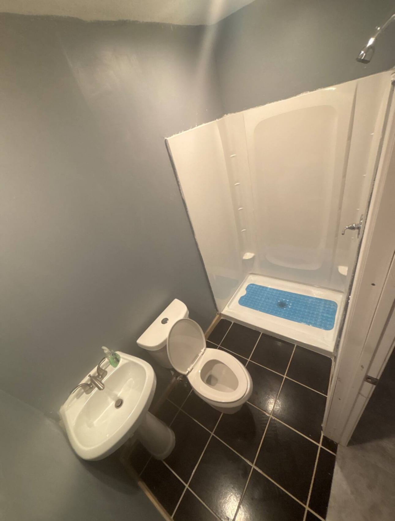 Full bathroom - 4989 Thompson Mill Rd
