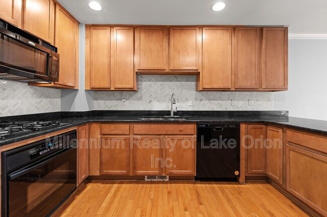 Building Photo - 420 James Cir