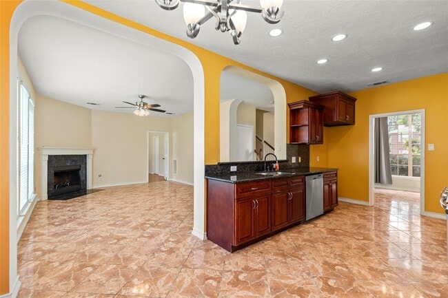Building Photo - 16927 Fairway Glen Ln