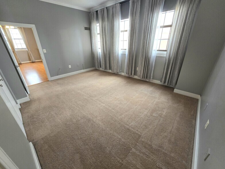 Building Photo - 1 E Chase St