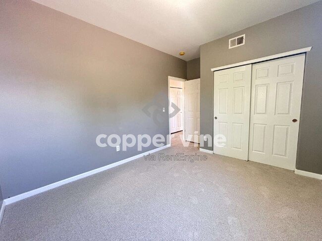 Building Photo - 1740 W 53rd Dr