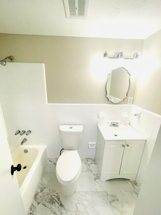 Building Photo - ** 4 Bed 2 Bath Located in Prattville ** C...