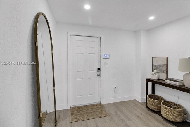 Building Photo - 18361 NE 20th Pl