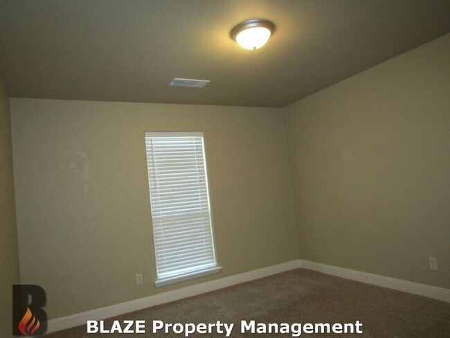 Building Photo - Charming Corner Lot Home in Desirable City...