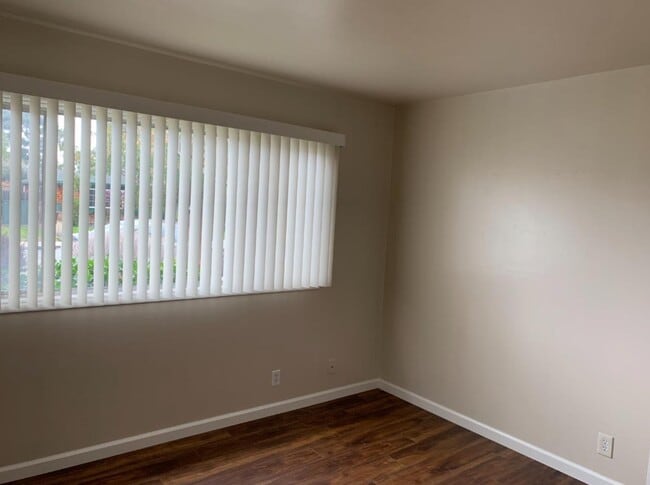 Building Photo - 1564 Hemlock Ave