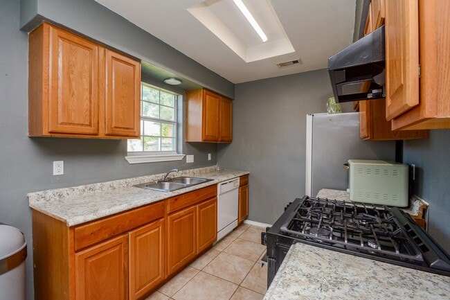 Building Photo - 8607 Crystal Cove Ct