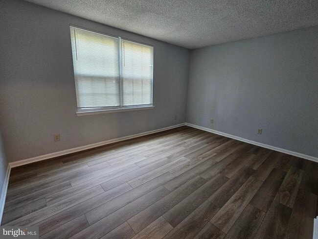Building Photo - 12109 Greenway Ct