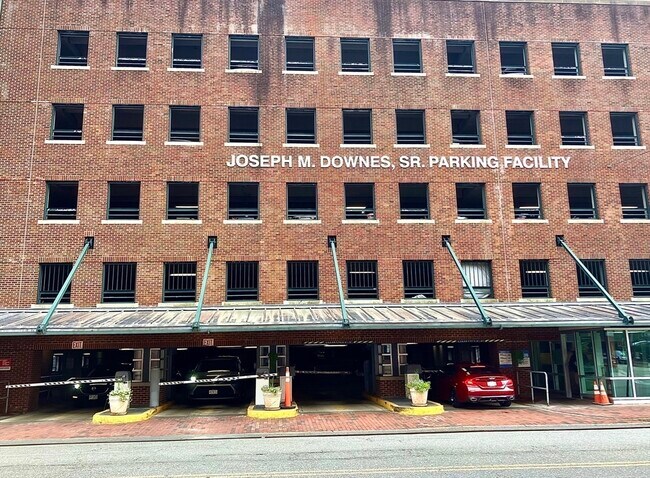 Building Photo - 130 John St