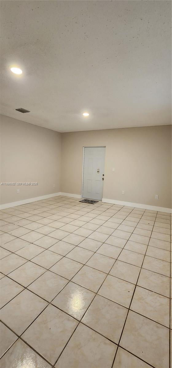 Building Photo - 800 SW 10th Ave