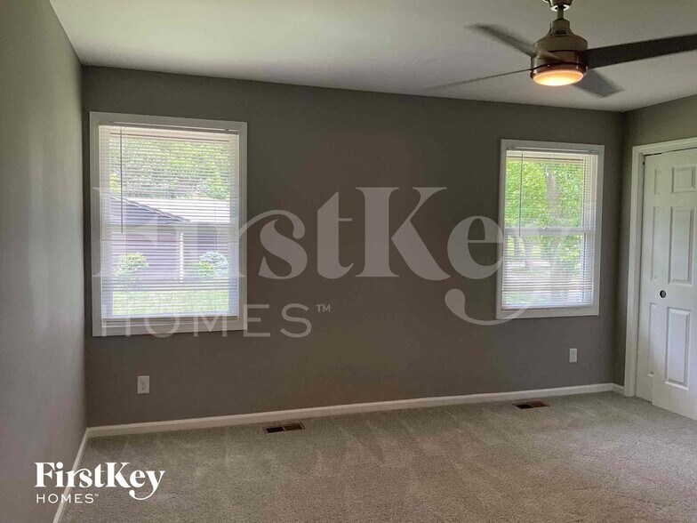 Building Photo - 816 Broadview Dr