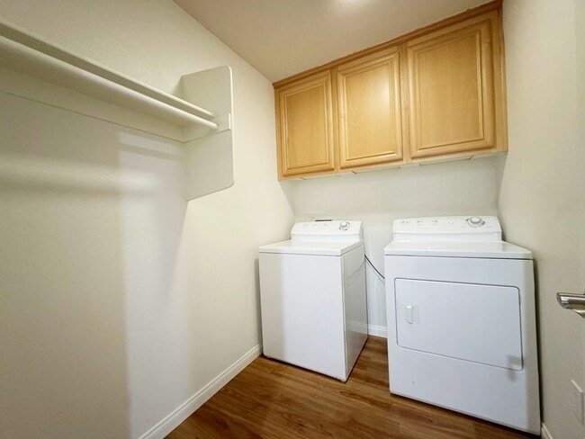 Building Photo - Stunning 2 Bed / 2.5 Bath Condo with 2-Car Garage in North Park