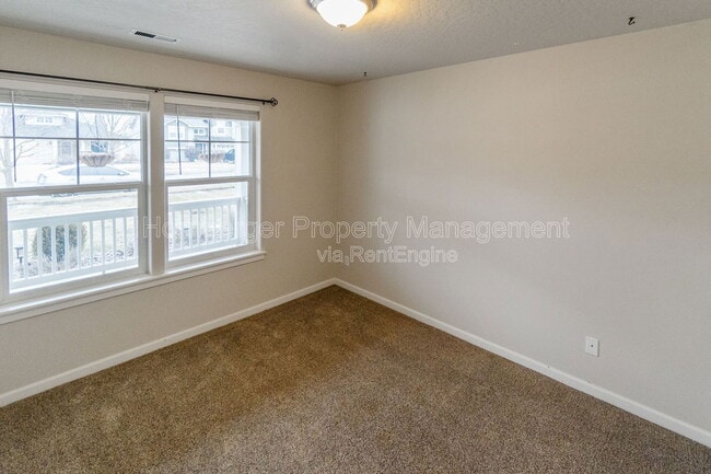 Building Photo - 1807 E Vanetta Ave