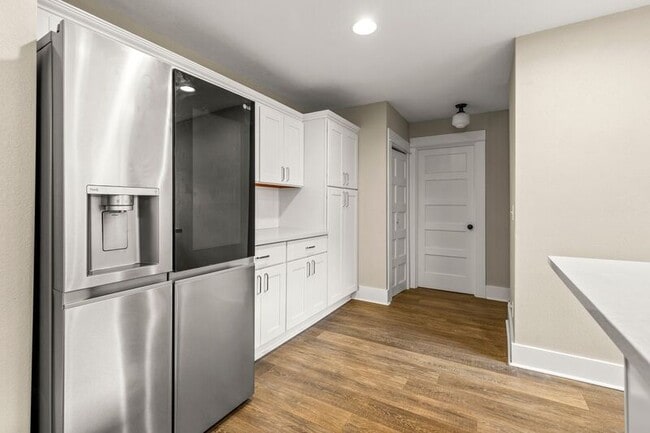 Building Photo - 5530 N Haight Ave