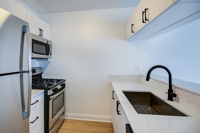 Interior Photo - 800 Sixth