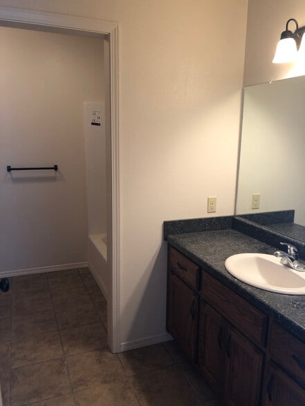 Building Photo - 240 Ashley Dr