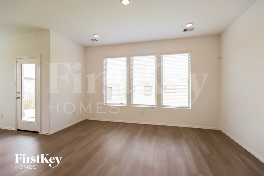 Building Photo - 23709 Pagliano Ct