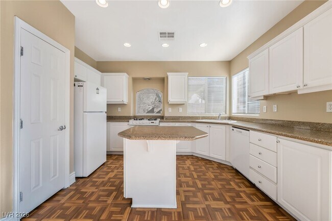 Building Photo - 131 Water Hazard Ln