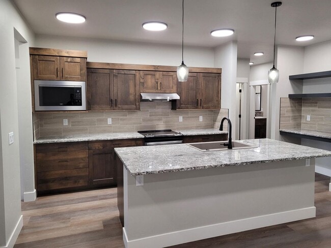 Building Photo - Fantastic Townhome in Downtown Meridian!