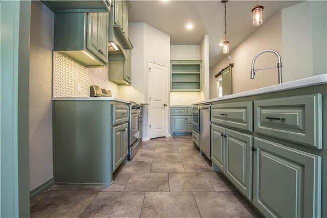 Building Photo - 2801 Cypress Springs Blvd