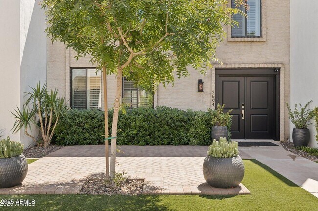 Primary Photo - 7694 E Minnezona Ave