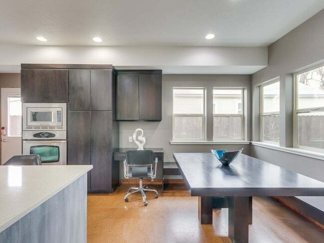 Building Photo - 1705 S Vermont Ave