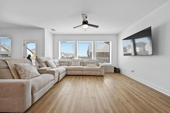 Building Photo - 115 Bamboo Dr