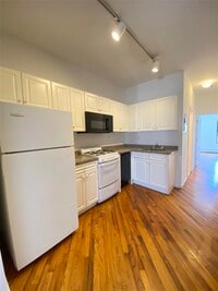 Building Photo - 407 1st St
