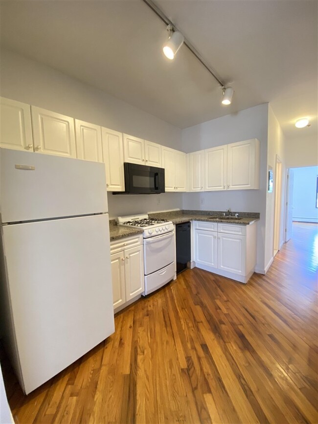 Primary Photo - 407 1st St